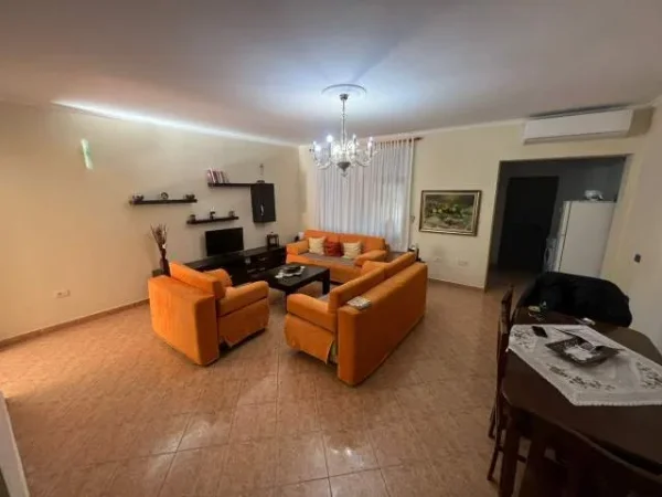 Tirane, jepet me qera apartament Kati 2, 100 m² 35.000 Leke (ish Reparti Ushtarak)