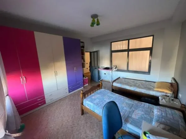 Tirane, jepet me qera apartament Kati 2, 100 m² 35.000 Leke (ish Reparti Ushtarak)