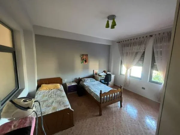 Tirane, jepet me qera apartament Kati 2, 100 m² 35.000 Leke (ish Reparti Ushtarak)