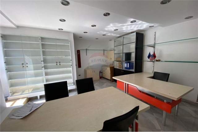 Tirane, jepet me qera zyre Kati 0, 30 m² 350 Euro (Rruga e Durresit)