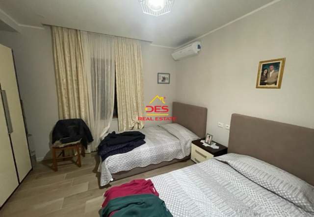 Vlore, shitet shtepi 3+1+BLK Kati 0, 498 m² 250.000 Euro (Rruga Sazani,Vlore)