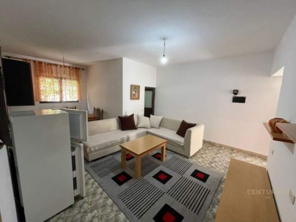 Tirane, jepet me qera shtepi Kati 1, 75 m² 400 Euro (Ali Visha)