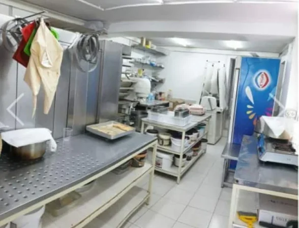 Tirane, jepet me qera dyqan 70 m² 400 Euro (Laprake)