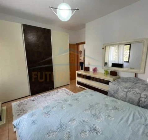 Tirane, shitet apartament 2+1 Kati 2, 103 m² 137.000 Euro (Bulevardi Barjam Curri, pran Delijorgjit)