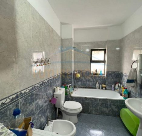Tirane, shitet apartament 2+1 Kati 2, 103 m² 137.000 Euro (Bulevardi Barjam Curri, pran Delijorgjit)
