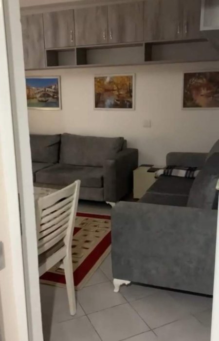 Tirane, jepet me qera apartament Kati 4, 50 m² 40.000 Leke (Brryli)