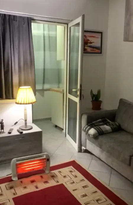 Tirane, jepet me qera apartament Kati 4, 50 m² 40.000 Leke (Brryli)