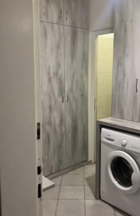 Tirane, jepet me qera apartament Kati 4, 50 m² 40.000 Leke (Brryli)