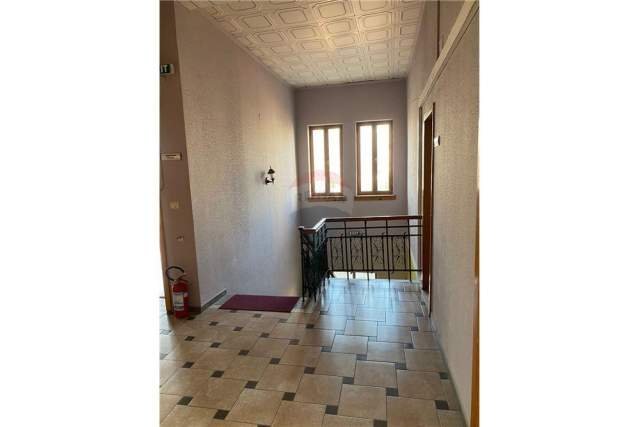 Tirane, jepet me qera ambjent biznesi Kati 0, 600 m² 9.600 Euro (Pazari i Ri)