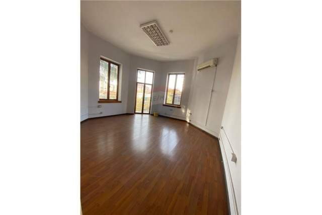 Tirane, jepet me qera ambjent biznesi Kati 0, 600 m² 9.600 Euro (Pazari i Ri)