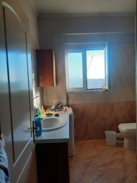 Tirane, jepet me qera apartament Kati 2, 65 m² 35.000 Leke (Kodra e Priftit)