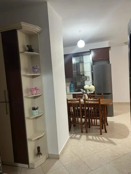 Tirane, jepet me qera apartament Kati 3, 110 m² 350 Euro (Fresk)