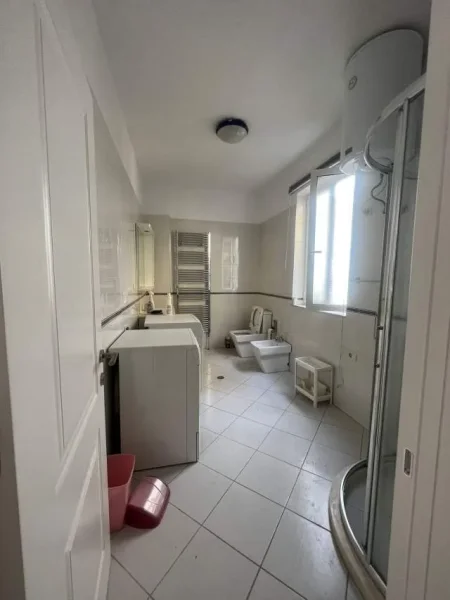 Tirane, jepet me qera Vile Kati 2, 240 m² 180.000 Leke (Selite)