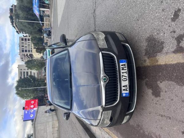 Tirane, shitet makine Skoda SuperB Viti 2009, 4.800 Euro