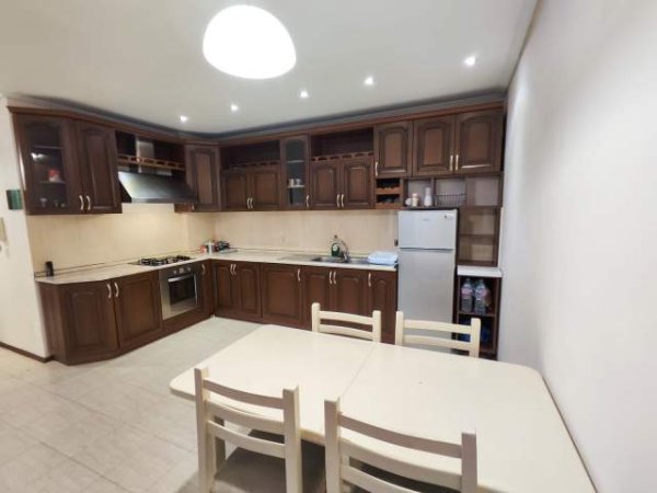 Tirane, jepet me qera apartament 2+1+BLK Kati 9, 100 m² 800 Euro (Sami Frasheri)