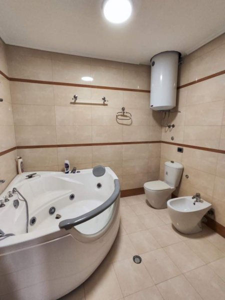 Tirane, jepet me qera apartament 2+1+BLK Kati 9, 100 m² 800 Euro (Sami Frasheri)