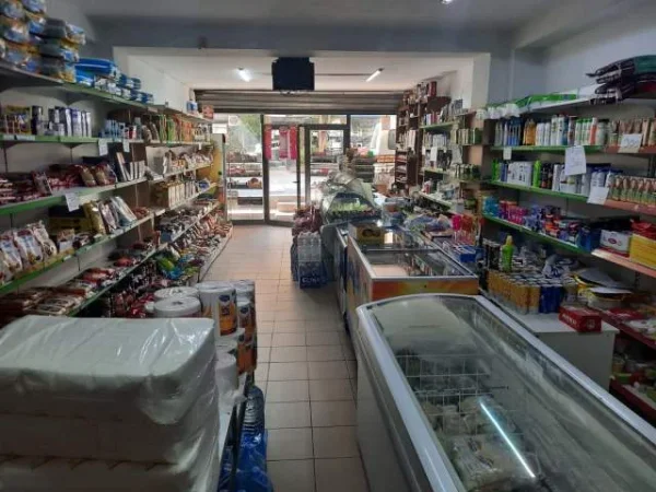 Tirane, jepet me qera dyqan Kati 0, 80 m² 40.000 Leke (Fresk)