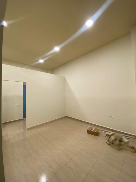 Tirane, jepet me qera ambjent biznesi Kati 0, 44 m² 500 Euro (Ish Ekspozita)