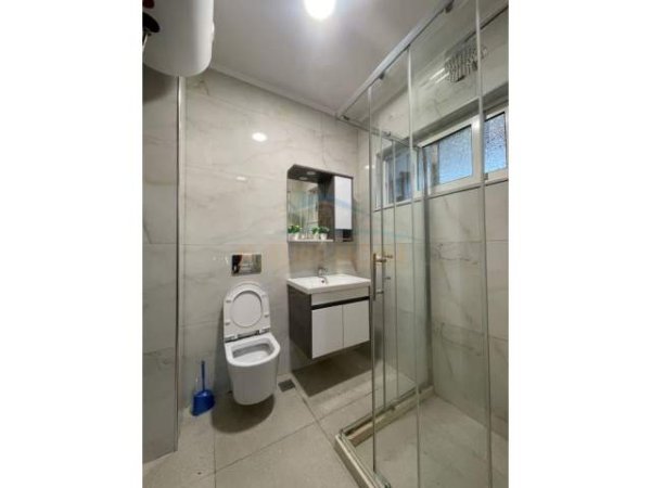 Tirane, jepet me qera apartament 3+1 Kati 9, 124 m² 650 Euro (DB35418)