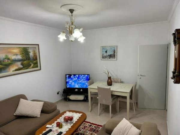 Tirane, jepet me qera apartament 1+1+BLK Kati 5, 55 m² 350 Euro (laprak)