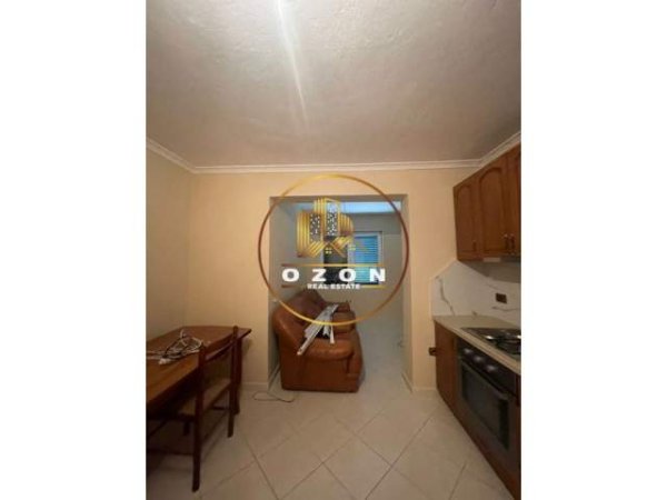 Tirane, jepet me qera shtepi 1+1 Kati 1, 350 m² 900 Euro (Rruga Vangjerl Meksi)
