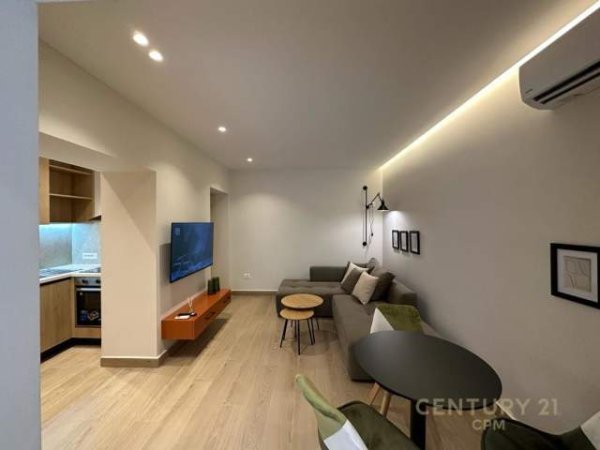 Tirane, jap me qera apartament 1+1 Kati 1, 58 m² 550 Euro (medreseja)