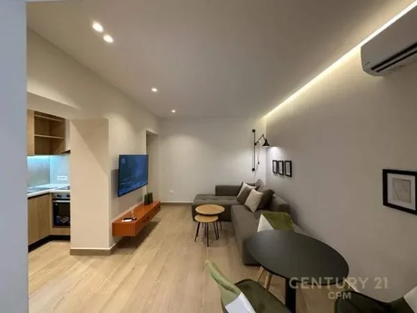 Tirane, jepet me qera apartament 1+1+BLK Kati 1, 60 m² 550 Euro (medreseja)