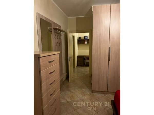 Tirane, jap me qera apartament 1+1 Kati 4, 75 m² 550 Euro (komuna parisit)