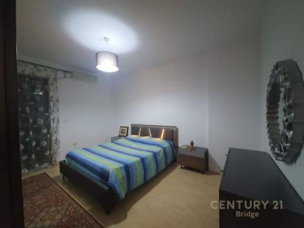 Tirane, jepet me qera apartament 2+1 Kati 11, 110 m² 600 Euro (rruga e kosovareve)