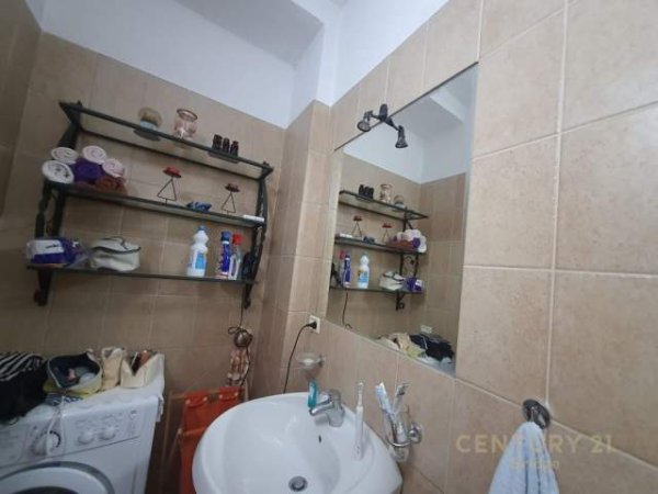Tirane, jepet me qera apartament 2+1 Kati 11, 110 m² 600 Euro (rruga e kosovareve)
