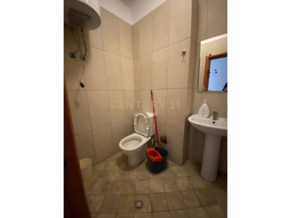 Tirane, jepet me qera ambjent biznesi 105 m² 600