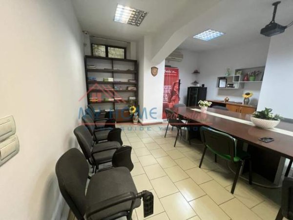 Tirane, shitet ambjent biznesi Kati 1, 2.758 m² 365.000 Euro (Rruga e Kavajes)