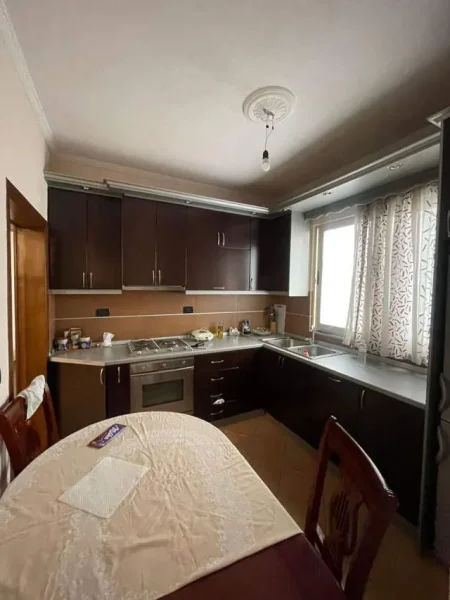 Tirane, jepet me qera apartament 2+1 Kati 4, 85 m² 500 Euro (Kodra e Diellit)