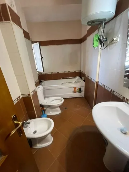 Tirane, jepet me qera apartament 2+1 Kati 4, 85 m² 500 Euro (Kodra e Diellit)
