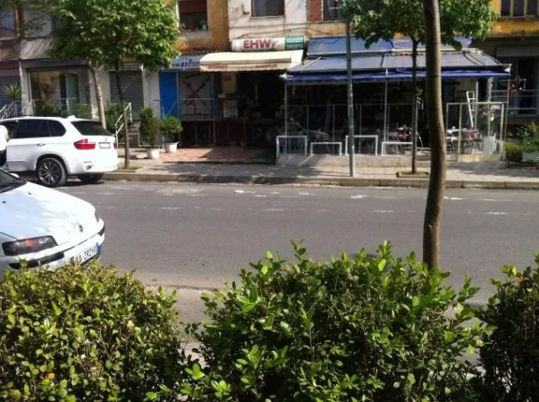 Tirane, Shitet Apartament/në katin  ±1, bodrum, tip  2+1,Sip.64 m², Cmimi 95'000 euro, Rr.'Dibrës", nga Medreseja/Klinika Ortodokse deri te Farmaci Nr.10/ kryqëzimi i QSUT-se Unaza.