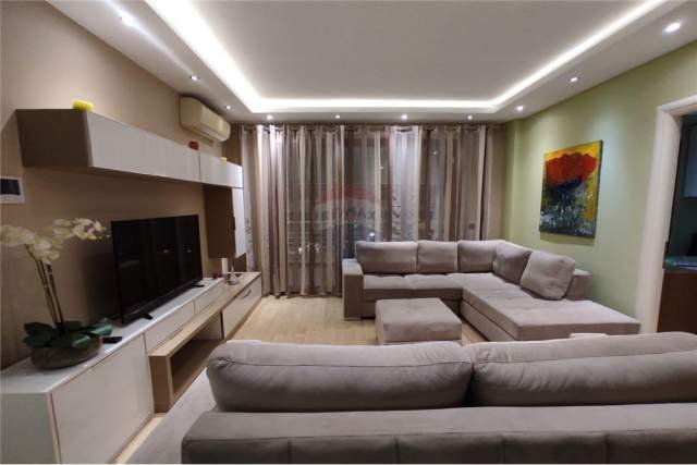 Tirane, jepet me qera apartament 3+1 Kati 5, 100 m² 800 Euro (rruga kavajes)