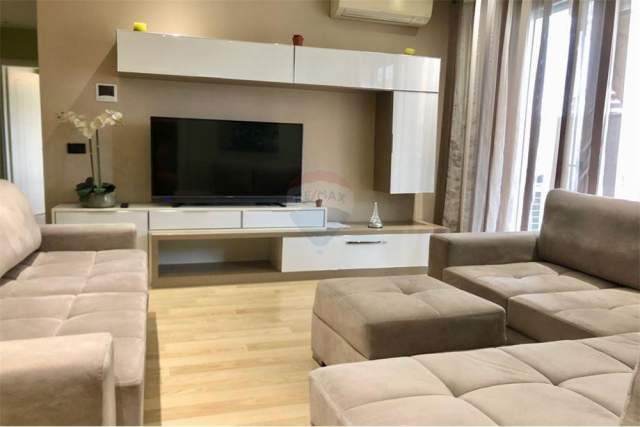 Tirane, jepet me qera apartament 3+1 Kati 5, 100 m² 800 Euro (rruga kavajes)