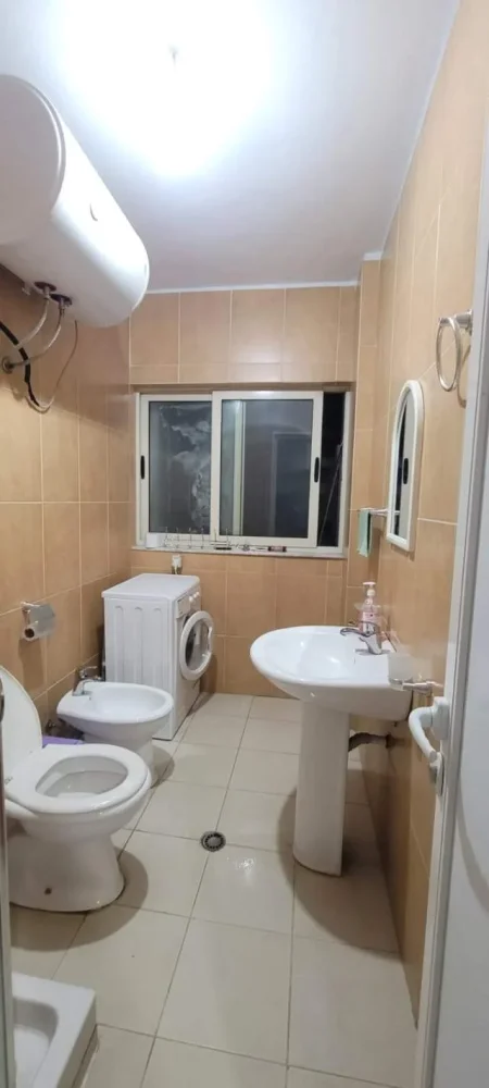 Tirane, jepet me qera apartament 1+1+A+BLK Kati 7, 55 m² 370 Euro (Fusha e Aviacionit)