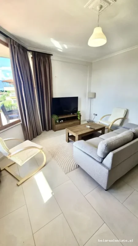 Tirane, jepet me qera Vile Vile 2 Katshe Kati 2, 140 m² 750 € (Qytet Studenti)