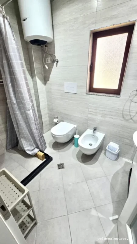 Tirane, jepet me qera Vile Vile 2 Katshe Kati 2, 140 m² 750 € (Qytet Studenti)