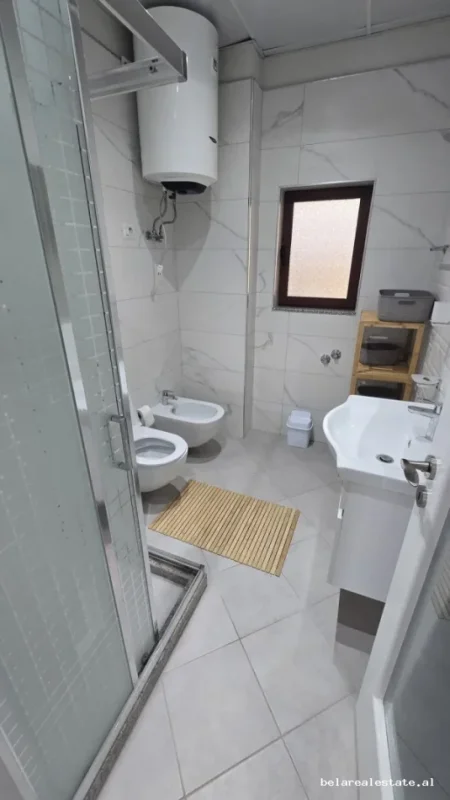 Tirane, jepet me qera Vile Vile 2 Katshe Kati 2, 140 m² 750 € (Qytet Studenti)