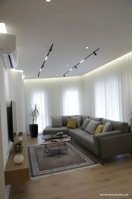 Tirane, jepet me qera apartament 2+1+Ballkon Kati 5, 119 m² 1.100 € (Zogu i Zi)