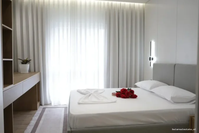 Tirane, jepet me qera apartament 2+1+Ballkon Kati 5, 119 m² 1.100 € (Zogu i Zi)