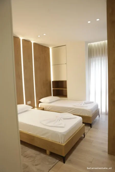 Tirane, jepet me qera apartament 2+1+Ballkon Kati 5, 119 m² 1.100 € (Zogu i Zi)