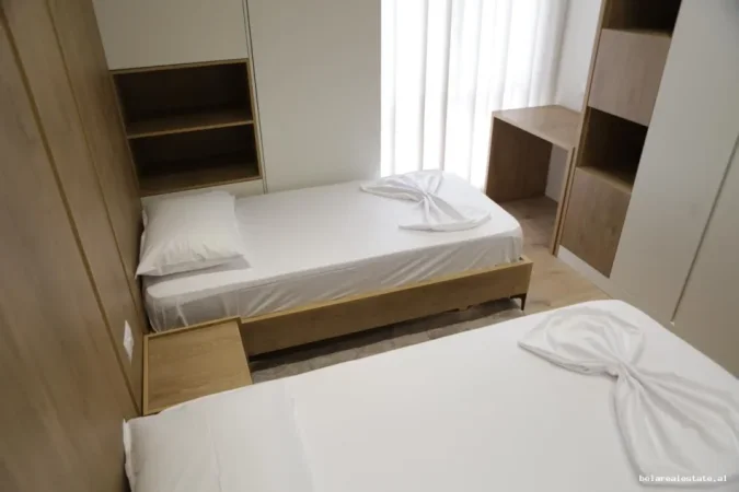 Tirane, jepet me qera apartament 2+1+Ballkon Kati 5, 119 m² 1.100 € (Zogu i Zi)