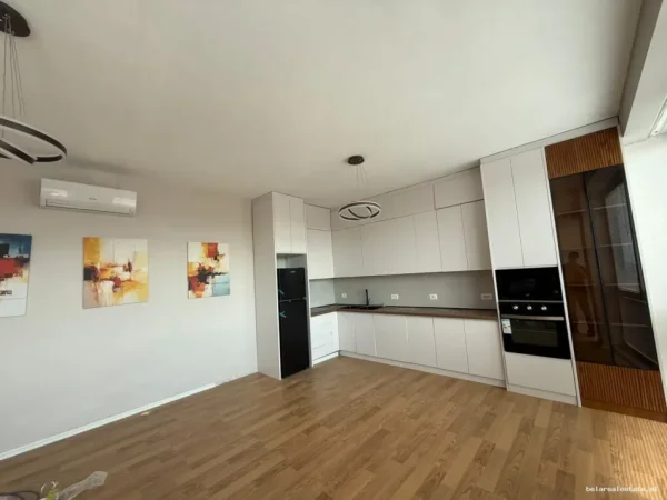 Tirane, jepet me qera apartament 3+1+Ballkon Kati 9, 130 m² 900 € (Selvia)
