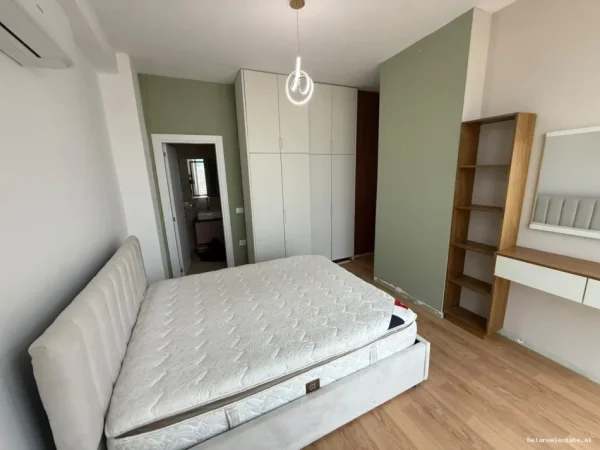 Tirane, jepet me qera apartament 3+1+Ballkon Kati 9, 130 m² 900 € (Selvia)