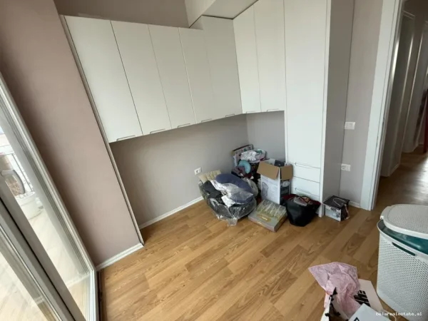 Tirane, jepet me qera apartament 3+1+Ballkon Kati 9, 130 m² 900 € (Selvia)