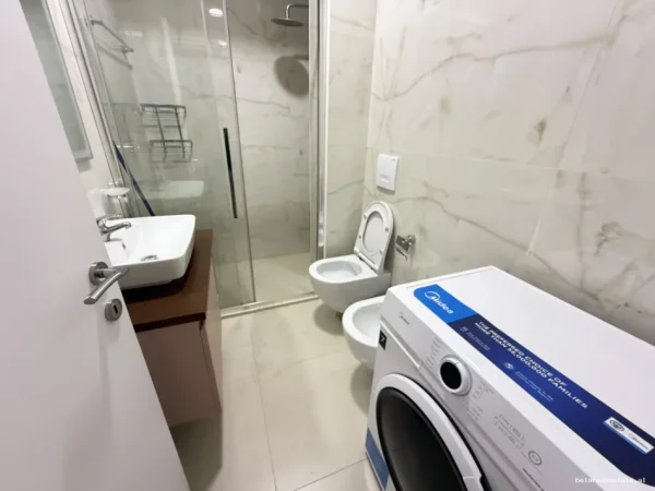Tirane, jepet me qera apartament 3+1+Ballkon Kati 9, 130 m² 900 € (Selvia)
