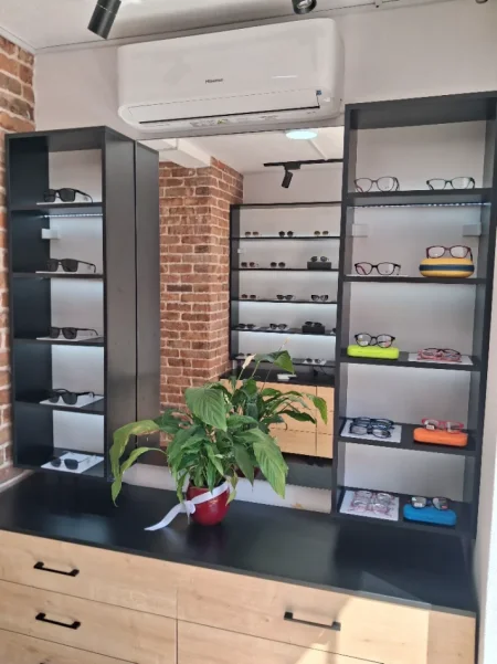 SHTET BIZNES dyqan optike nga pronari pa komision Kati 0, 67 m² 2.500.000 lek